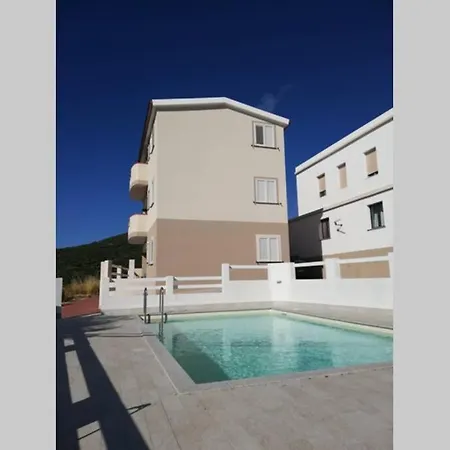 Trilocale Vista Mare Con Piscina A Apartmán