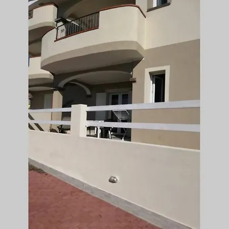 アパート Trilocale Vista Mare Con Piscina A バデージ