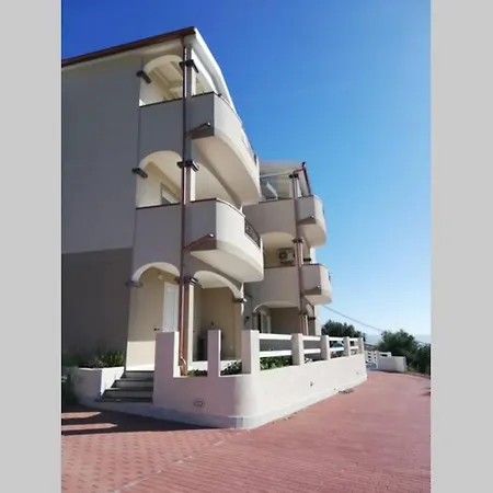 Trilocale Vista Mare Con Piscina A