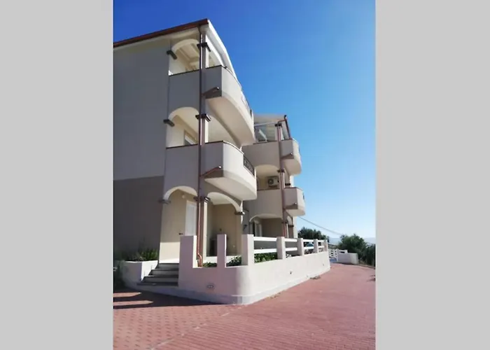 Trilocale Vista Mare Con Piscina A